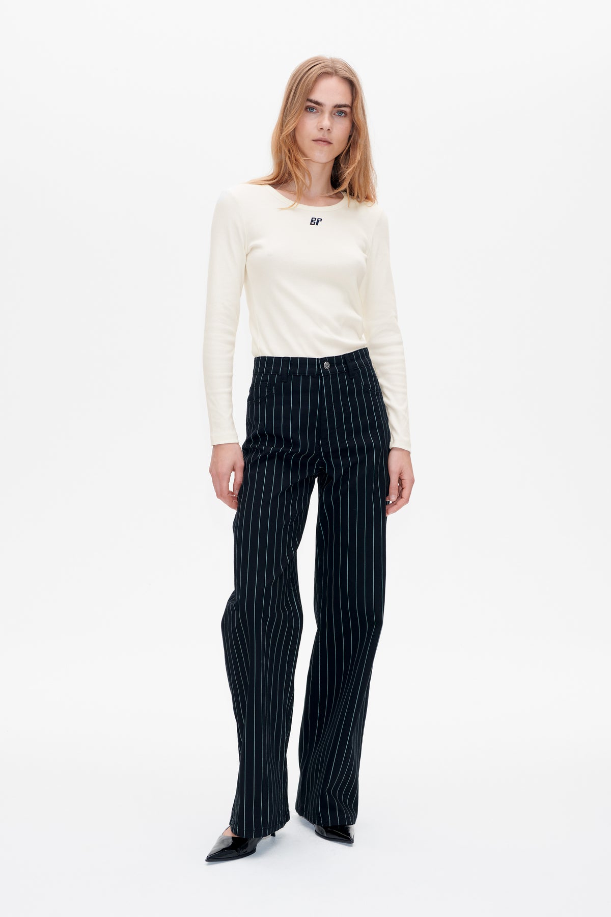 23935_9861_Lookfront.jpg mediefil