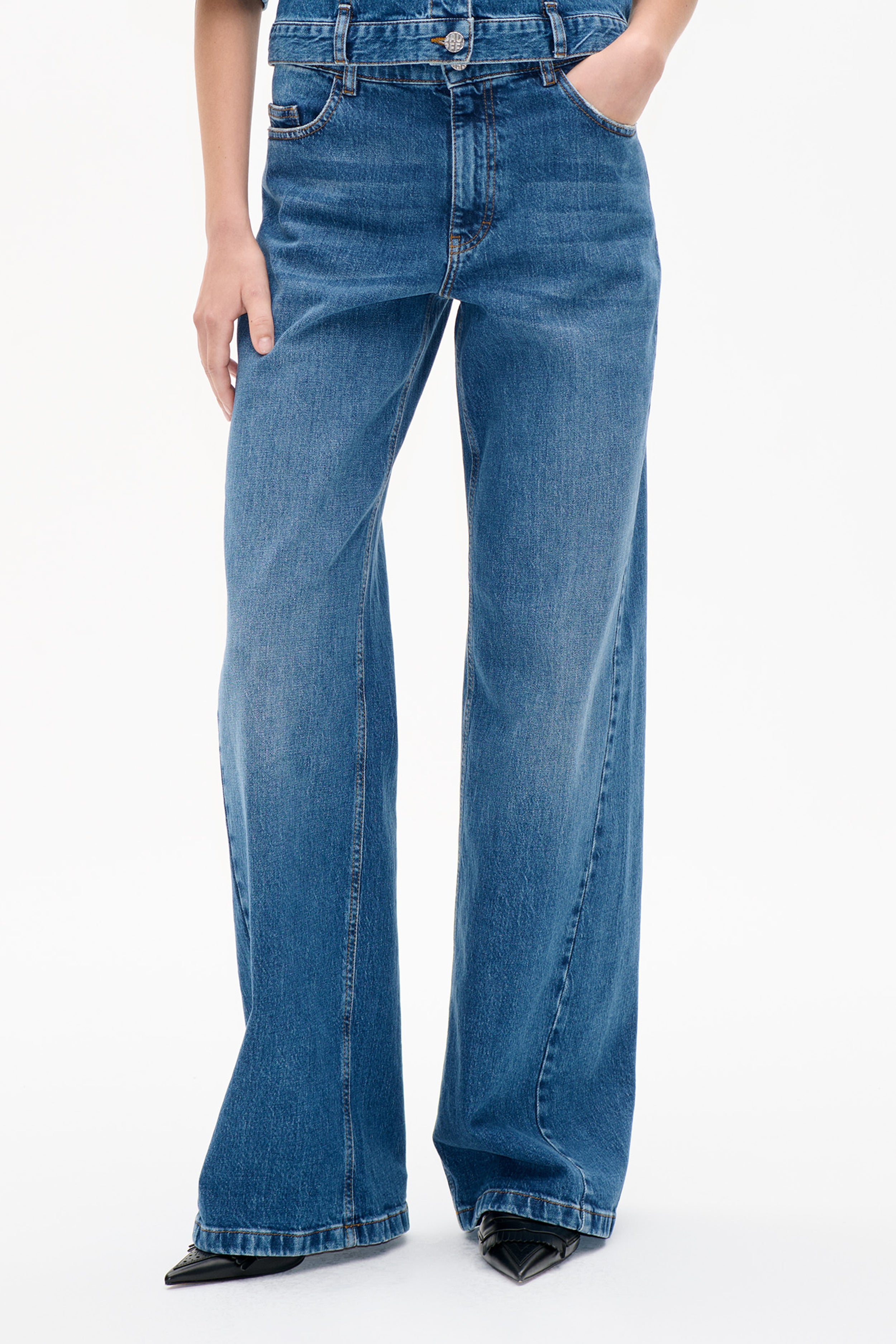 24711_7426_DETAIL.png media file