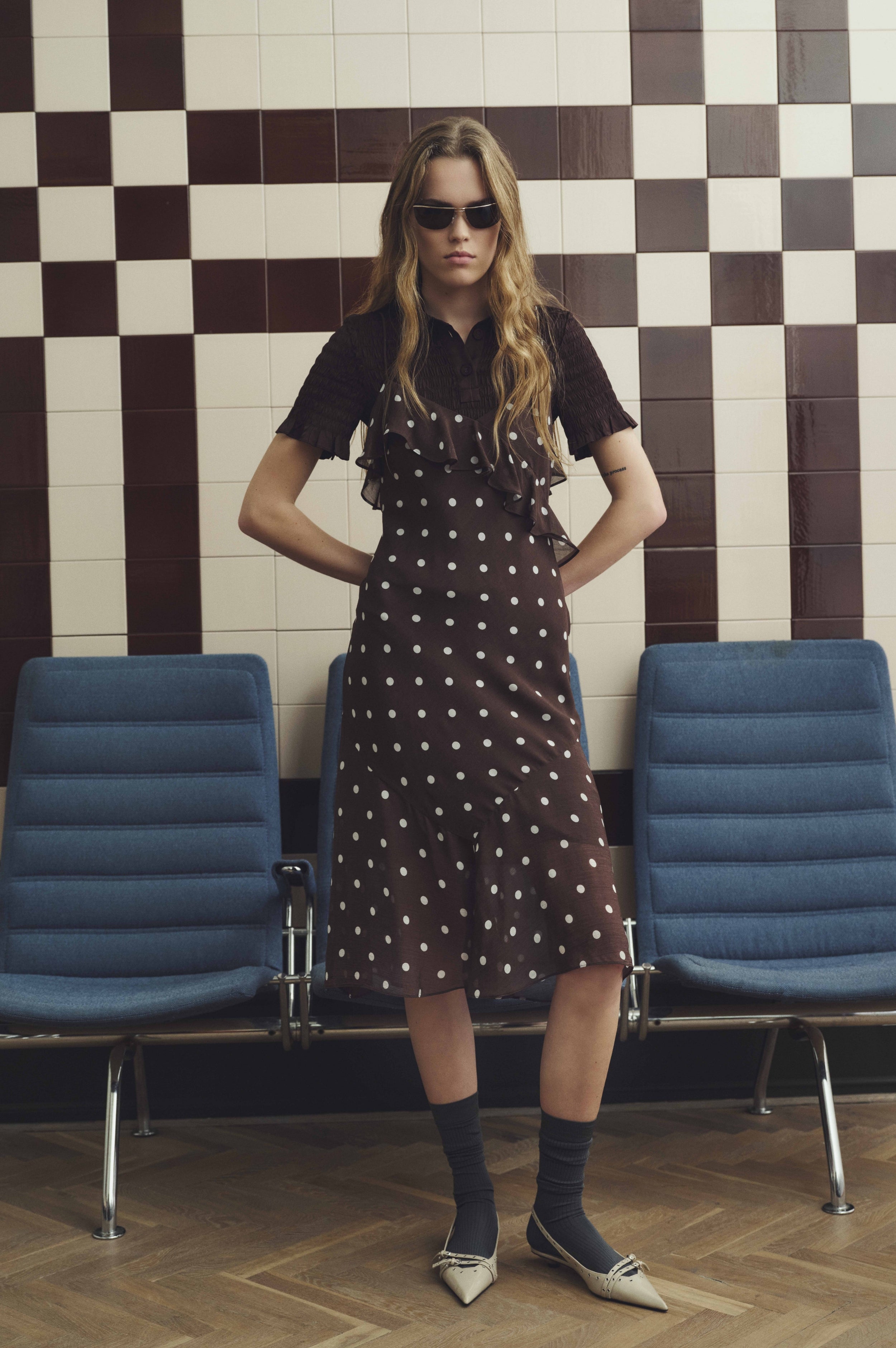 ALLIS klänning | Coffee Bean Dots