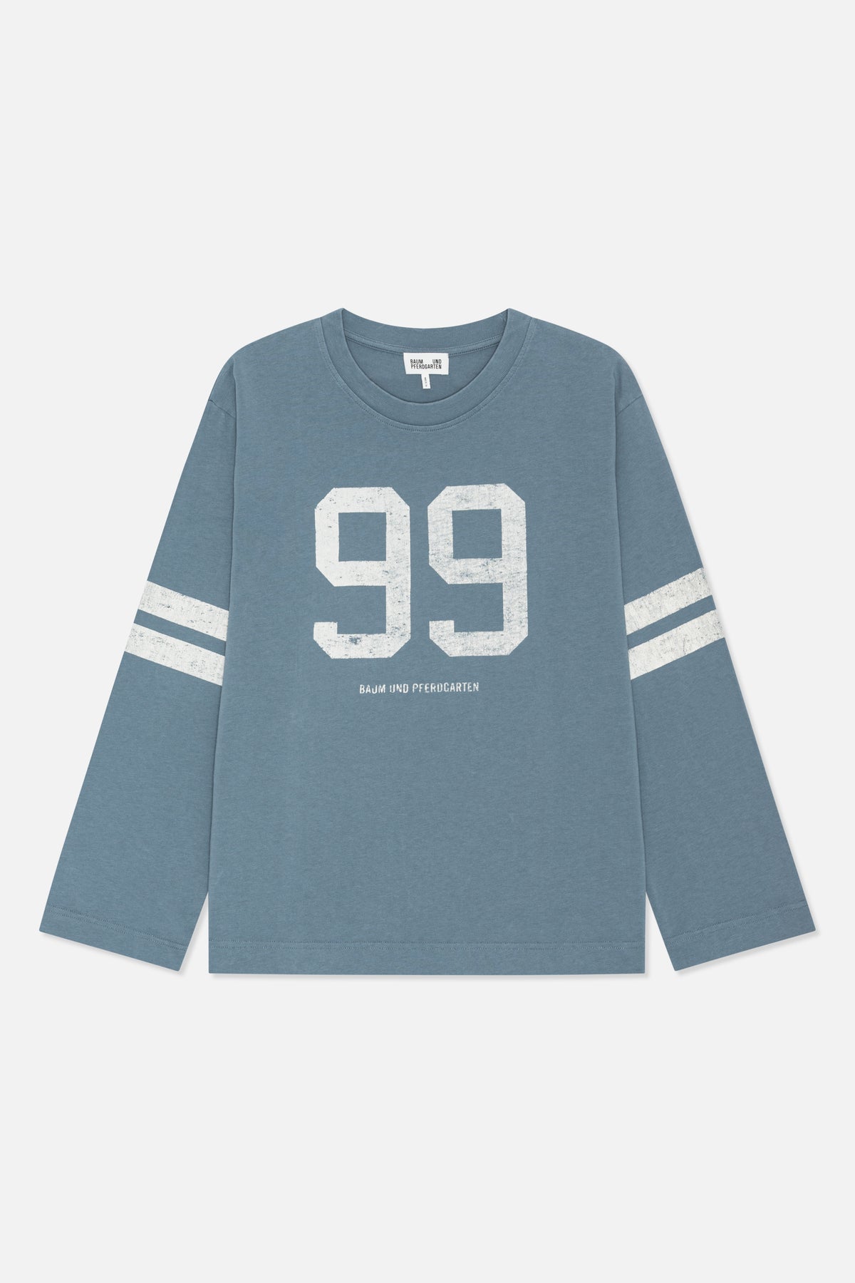 Blågrå långärmad crewnecktröja med sliten vit "99"-grafik och två ränder på ärmarna, visad framifrån.