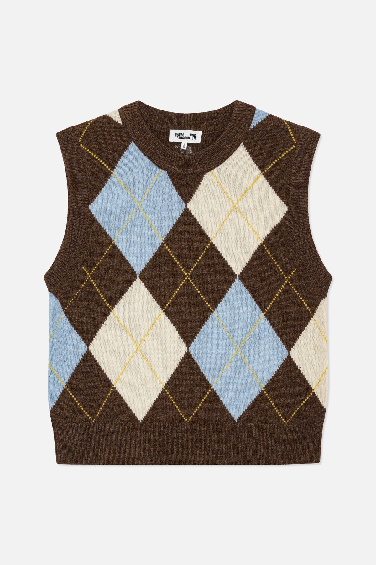 Framifrån en brun stickad ärmlös väst med blå och krämfärgade argyle-romber och gul stickning.