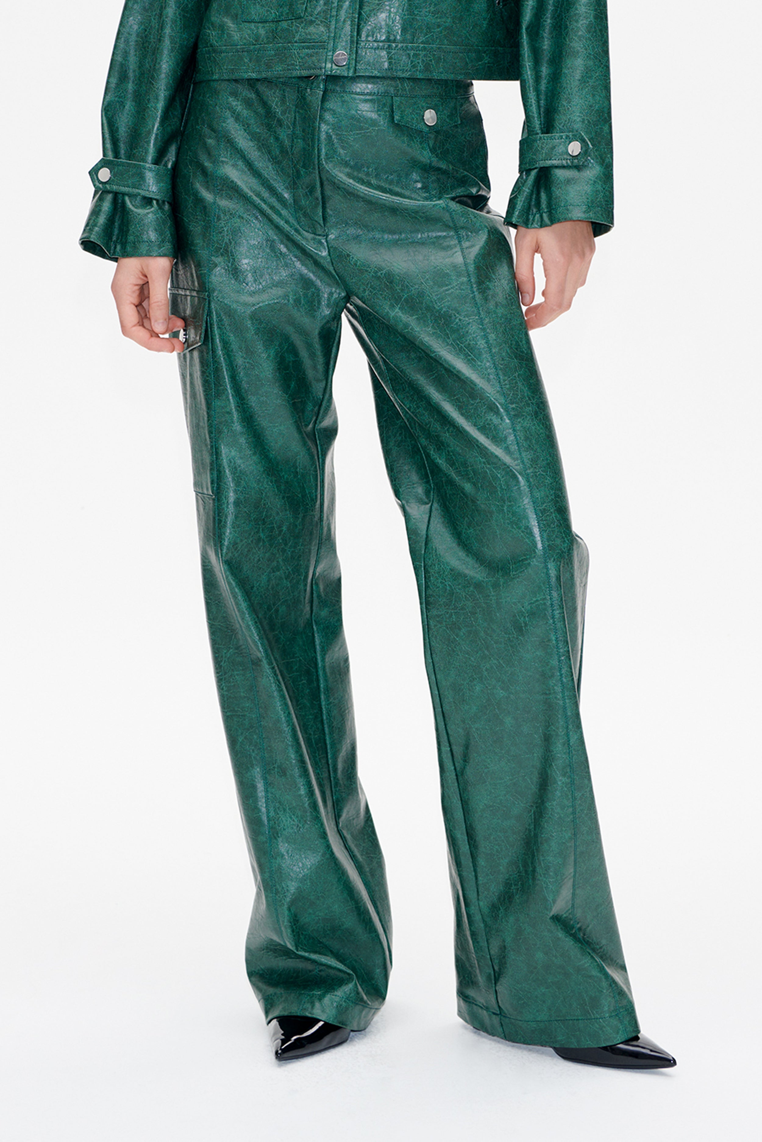 24021_5225_DETAIL.png media file