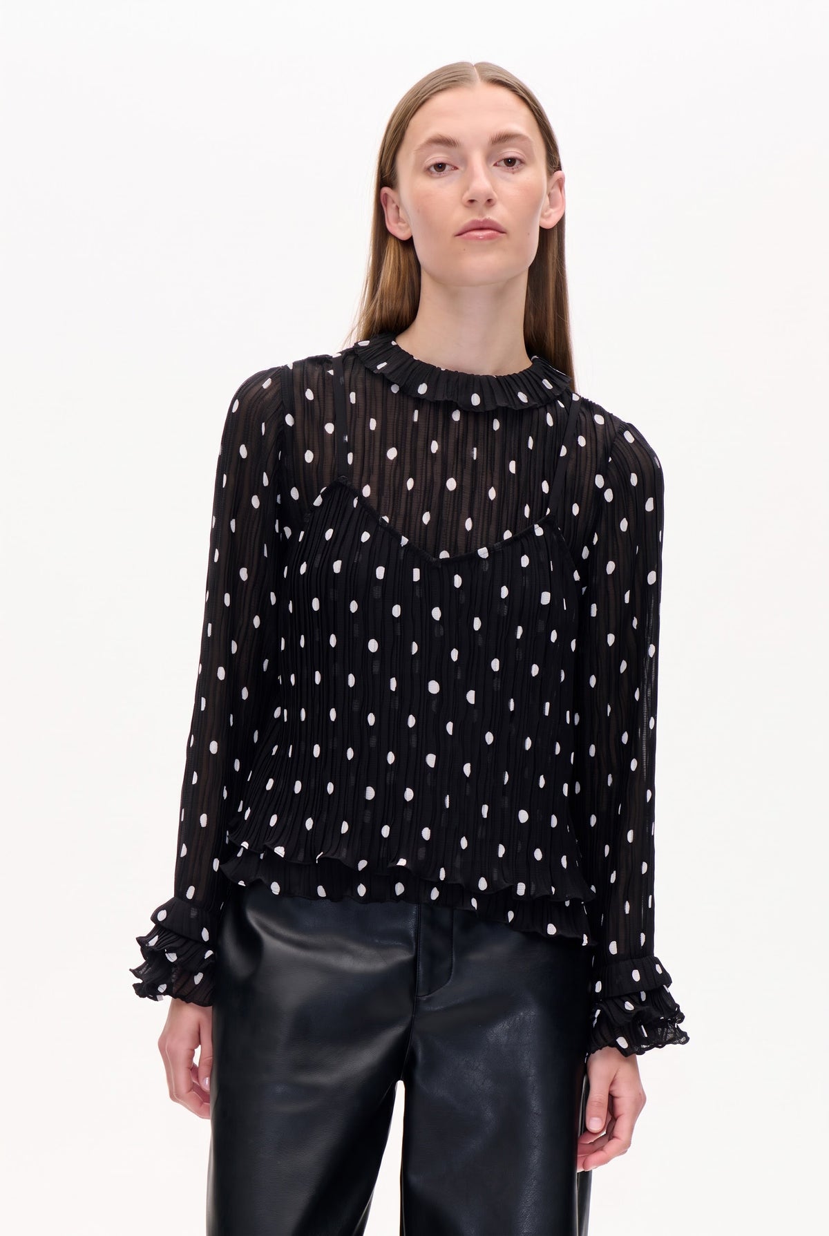 MANAIA blus | svart crinkle dot